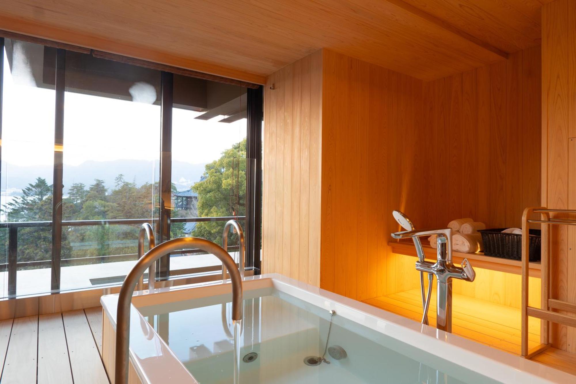 Miyajima Grand Hotel Arimoto Хацукаити Экстерьер фото